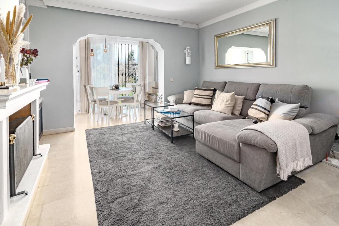 Peaceful Modern 2 Bedroom In Aloha Pueblo With View Over The Pool Apartment Marbella