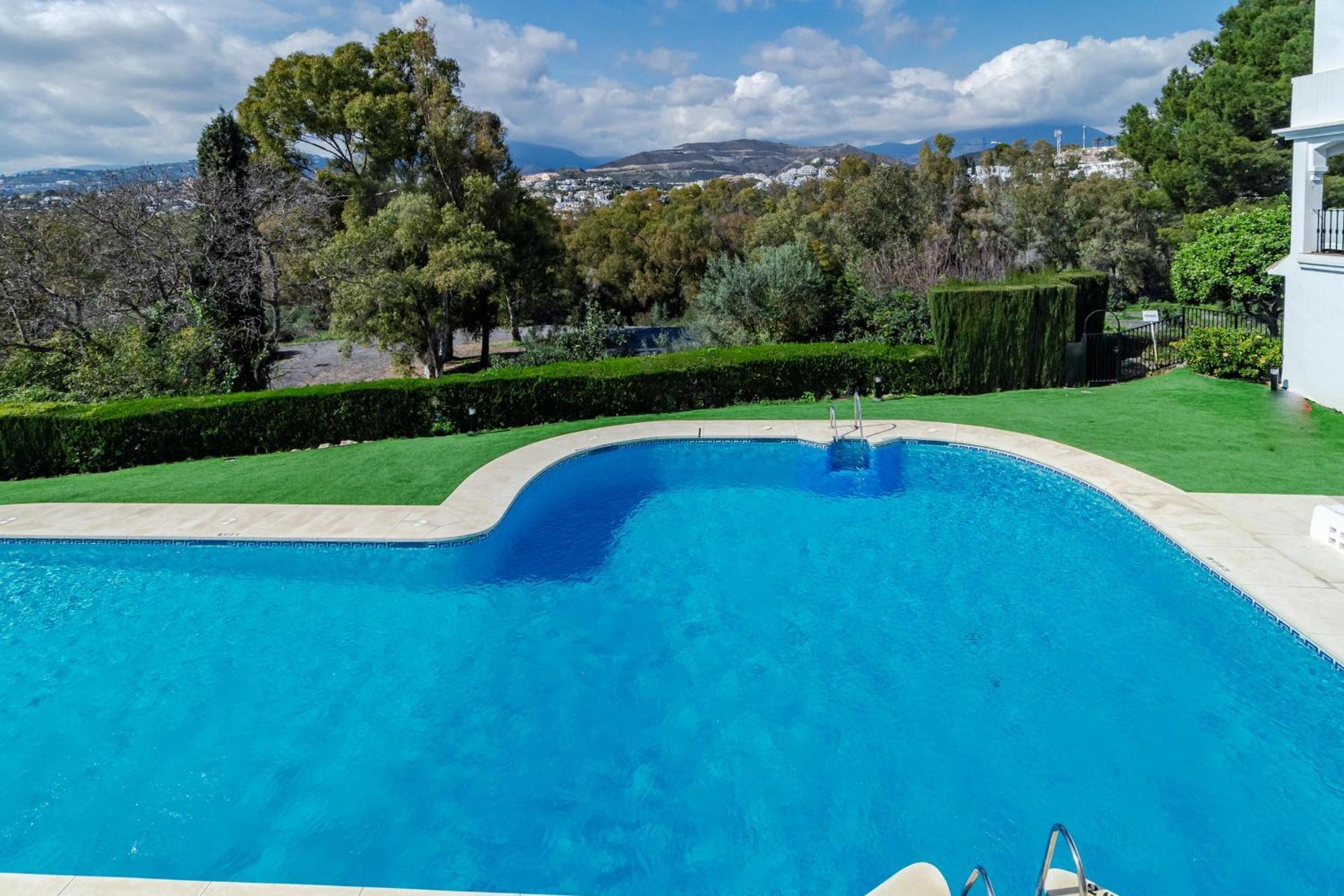 Apartment Peaceful Modern 2 Bedroom In Aloha Pueblo With View Over The Pool *